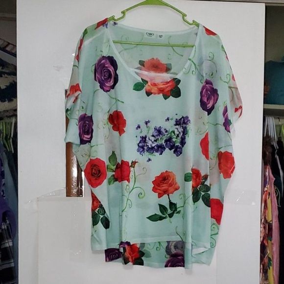 Cato Women's Plus Sized Top Spring & Summer Lightweight Floral Design 22/24 - Picture 2 of 10